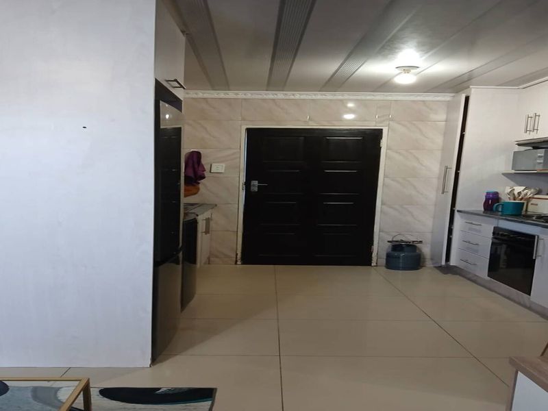 Perfect Starter Home in Savanna City - Photo 7