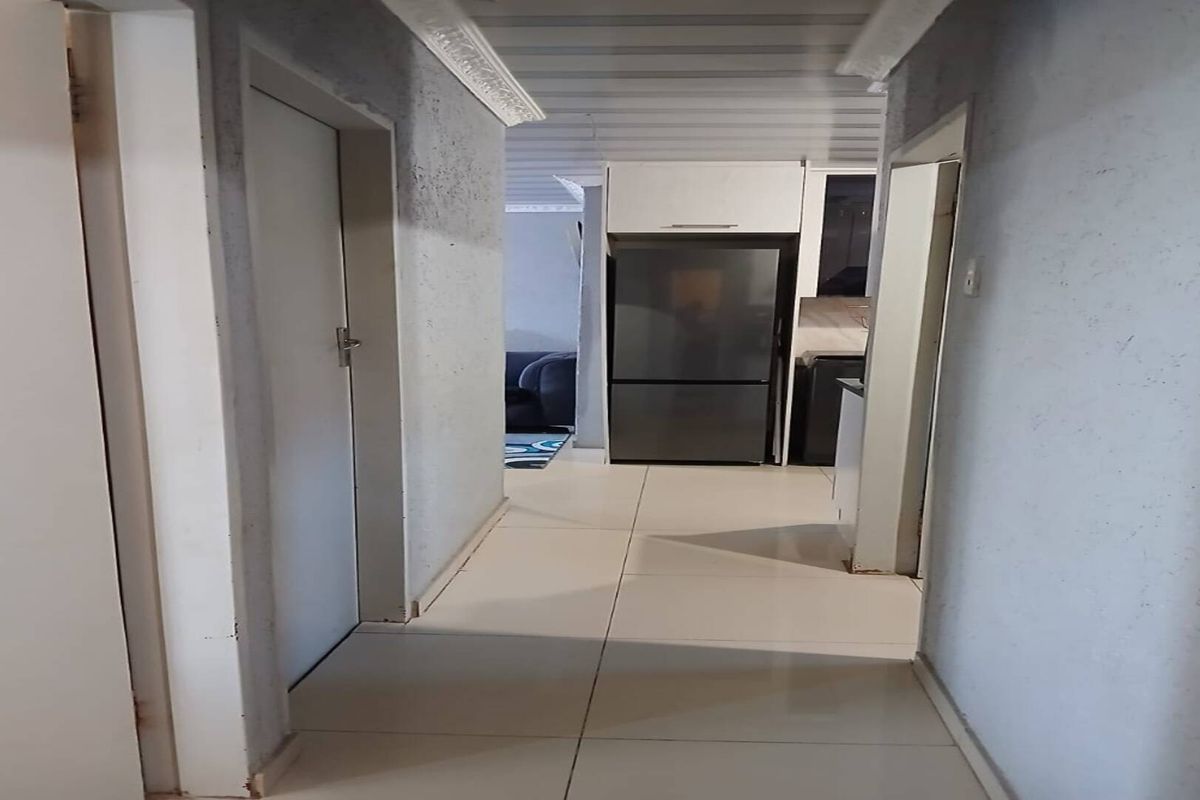Perfect Starter Home in Savanna City - Photo 3