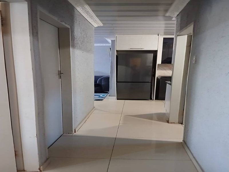 Perfect Starter Home in Savanna City - Photo 3