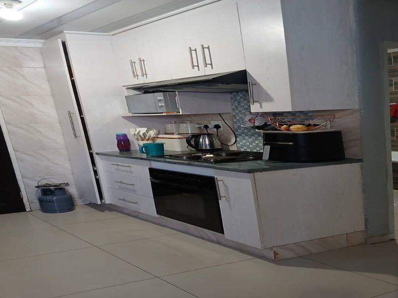 Perfect Starter Home in Savanna City - Photo 6