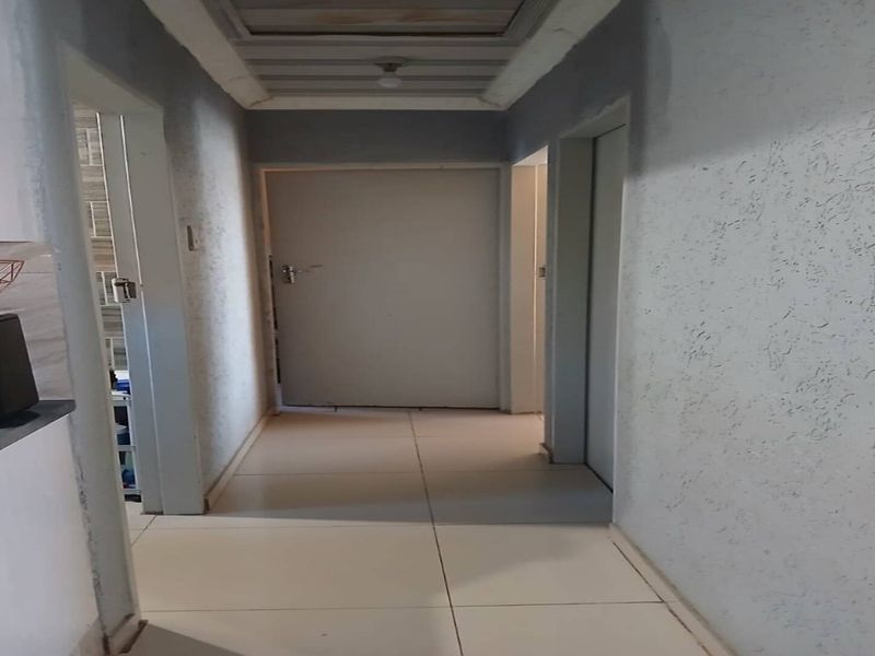 Perfect Starter Home in Savanna City - Photo 4