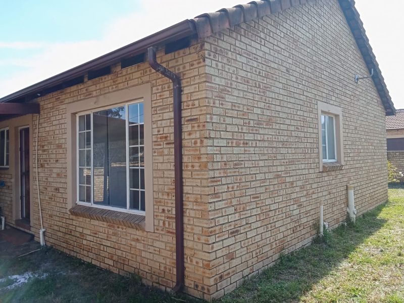 🏡 FOR SALE – BEAUTIFUL 2 BEDROOM TOWNHOUSE 🏡 - Photo 10