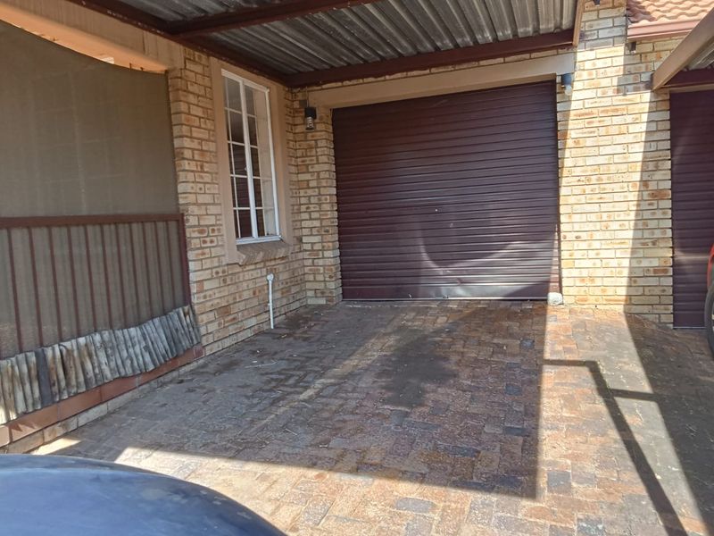 🏡 FOR SALE – BEAUTIFUL 2 BEDROOM TOWNHOUSE 🏡 - Photo 3