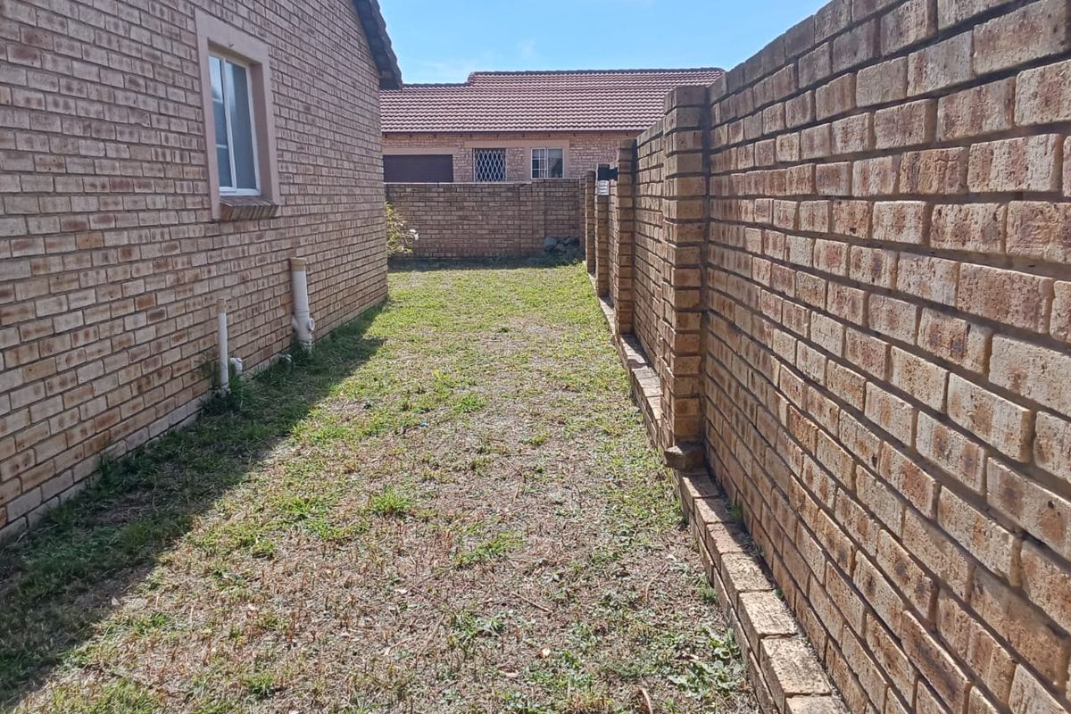 🏡 FOR SALE – BEAUTIFUL 2 BEDROOM TOWNHOUSE 🏡 - Photo 4