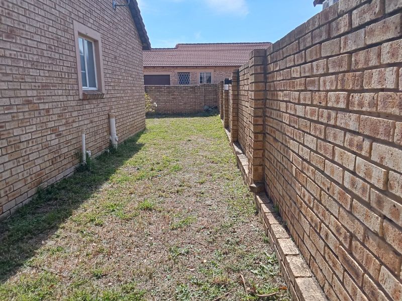 🏡 FOR SALE – BEAUTIFUL 2 BEDROOM TOWNHOUSE 🏡 - Photo 4
