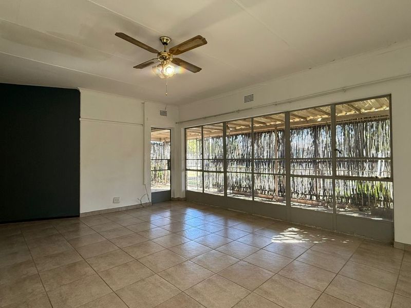 Spacious 3-Bedroom House to Rent – Pet Friendly! - Photo 8