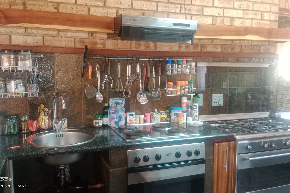 🌊 Riverside Luxury Lodge on the Vaal – A Rare 9-Bedroom Retreat with Breathtaking Views - Photo 4