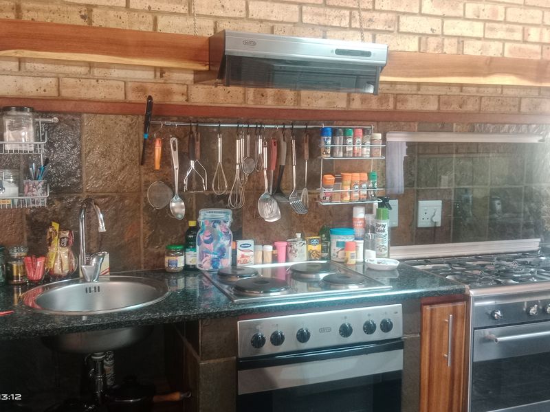 🌊 Riverside Luxury Lodge on the Vaal – A Rare 9-Bedroom Retreat with Breathtaking Views - Photo 4