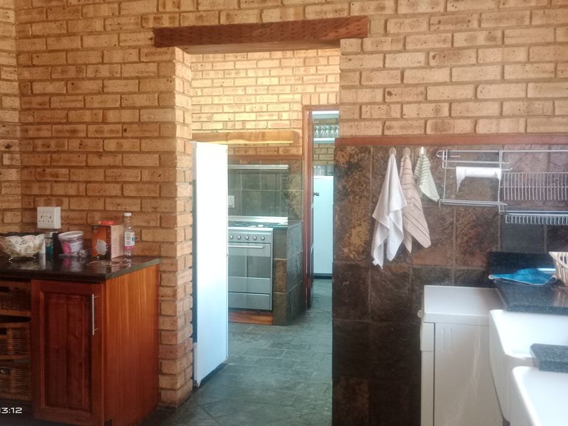 🌊 Riverside Luxury Lodge on the Vaal – A Rare 9-Bedroom Retreat with Breathtaking Views - Photo 2