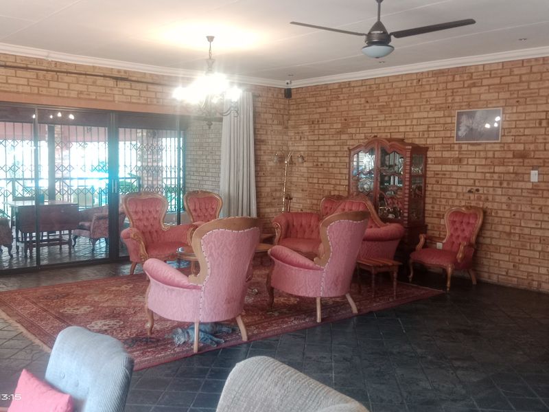 🌊 Riverside Luxury Lodge on the Vaal – A Rare 9-Bedroom Retreat with Breathtaking Views - Photo 10