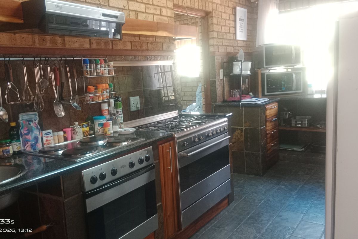 🌊 Riverside Luxury Lodge on the Vaal – A Rare 9-Bedroom Retreat with Breathtaking Views - Photo 5