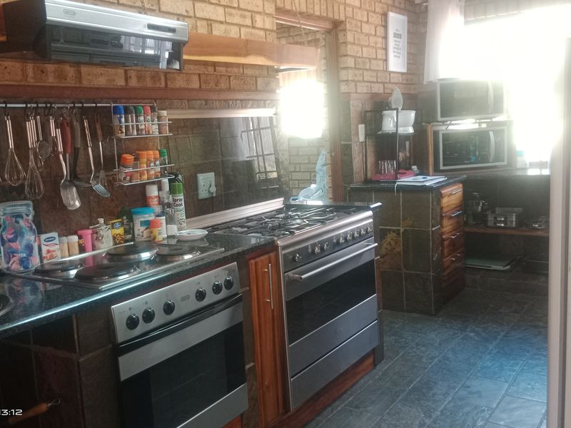 🌊 Riverside Luxury Lodge on the Vaal – A Rare 9-Bedroom Retreat with Breathtaking Views - Photo 5