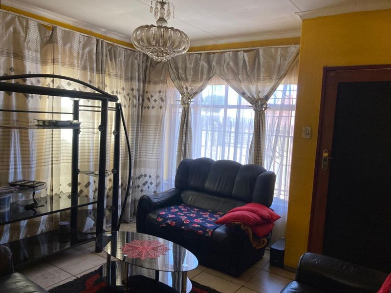 3 bedroom house for sale - Photo 3