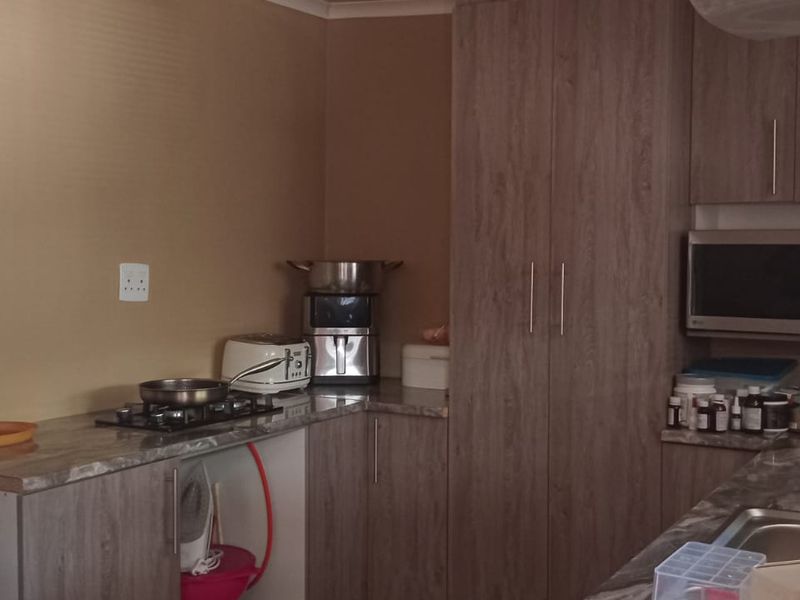 Spacious Communal Accommodation to Rent - Photo 10