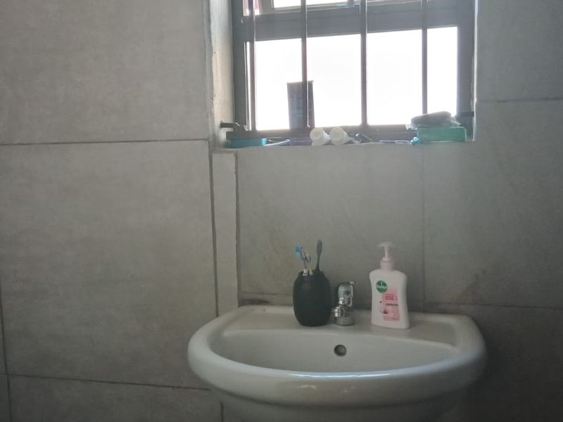Spacious Communal Accommodation to Rent - Photo 9