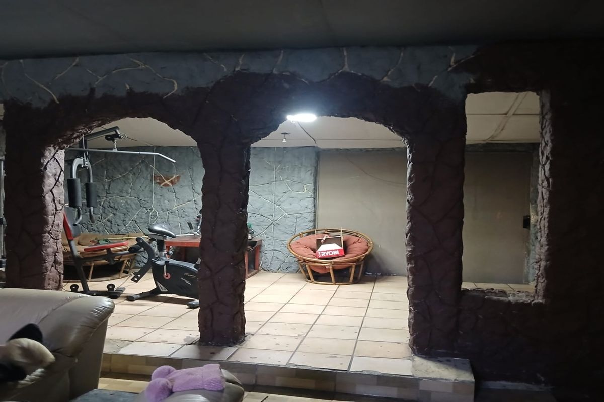 Spacious 3-Bedroom Family Home with Flatlet, Wendy House and Endless Potential - Photo 4