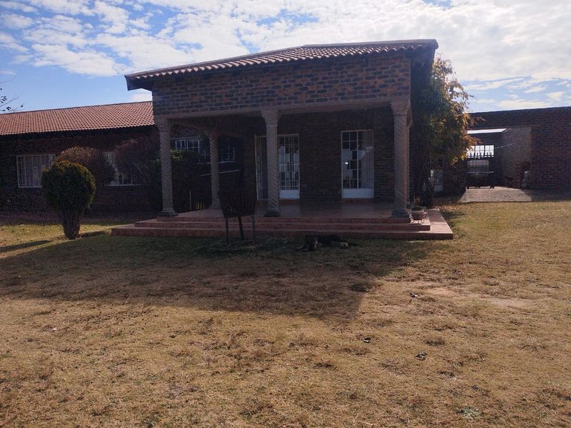 Property to Rent – Modern 2 Bedroom Home with Solar & Borehole Potential - Photo 1