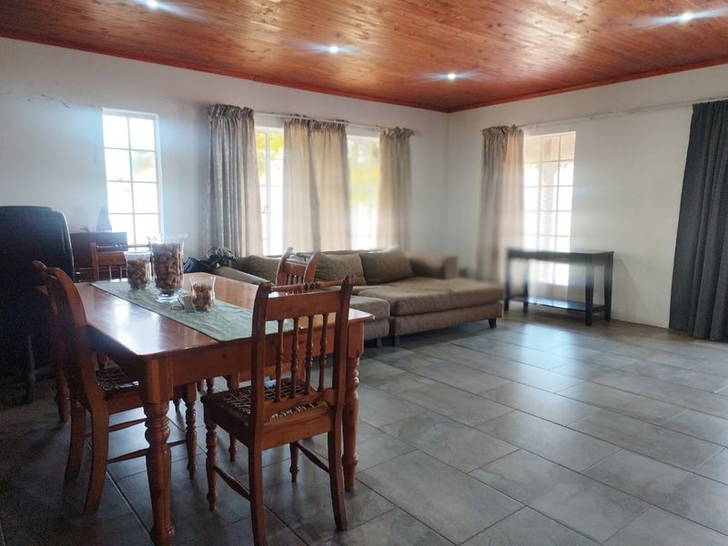 Property to Rent – Modern 2 Bedroom Home with Solar & Borehole Potential - Photo 10