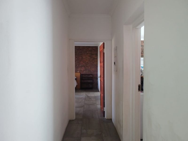 Property to Rent – Modern 2 Bedroom Home with Solar & Borehole Potential - Photo 9