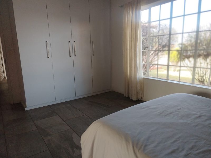 Property to Rent – Modern 2 Bedroom Home with Solar & Borehole Potential - Photo 7