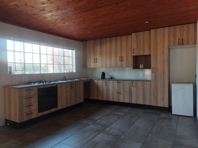 Property to Rent – Modern 2 Bedroom Home with Solar & Borehole Potential - Photo 6