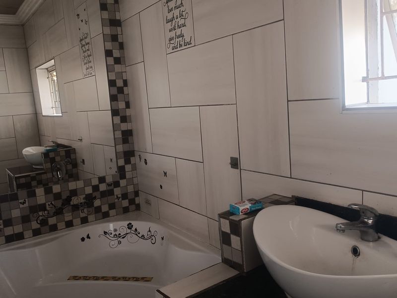Spacious family home for sale - Photo 9