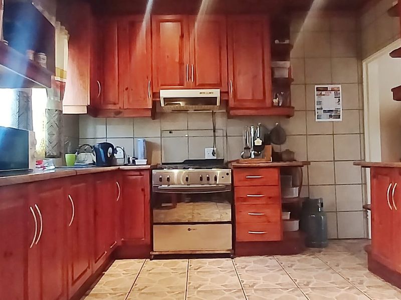 4 Bedroom House for Sale in Sasolburg - Photo 6