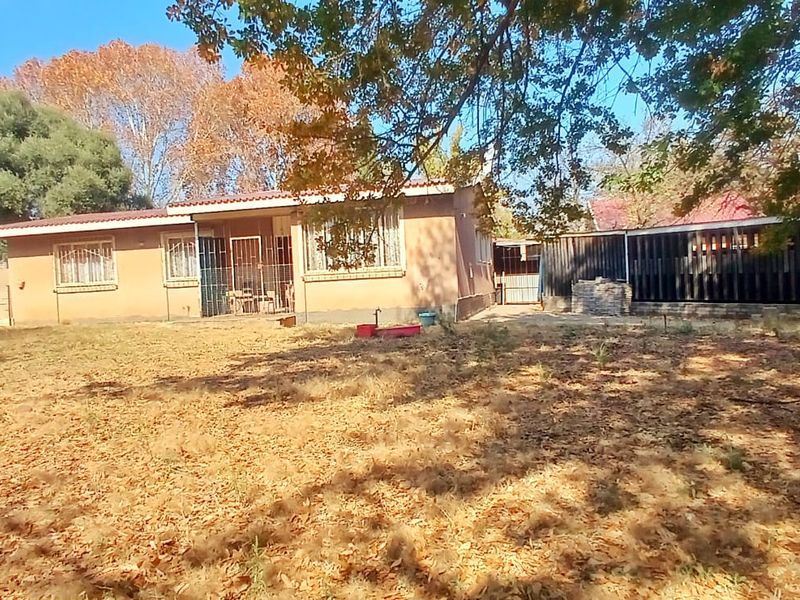 4 Bedroom House for Sale in Sasolburg - Photo 2