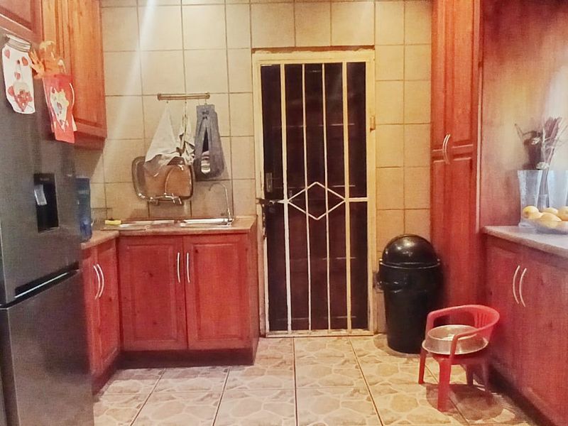 4 Bedroom House for Sale in Sasolburg - Photo 7