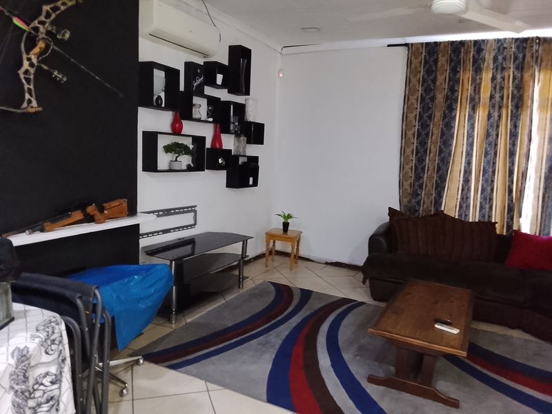 Well maintained corner house - Photo 10