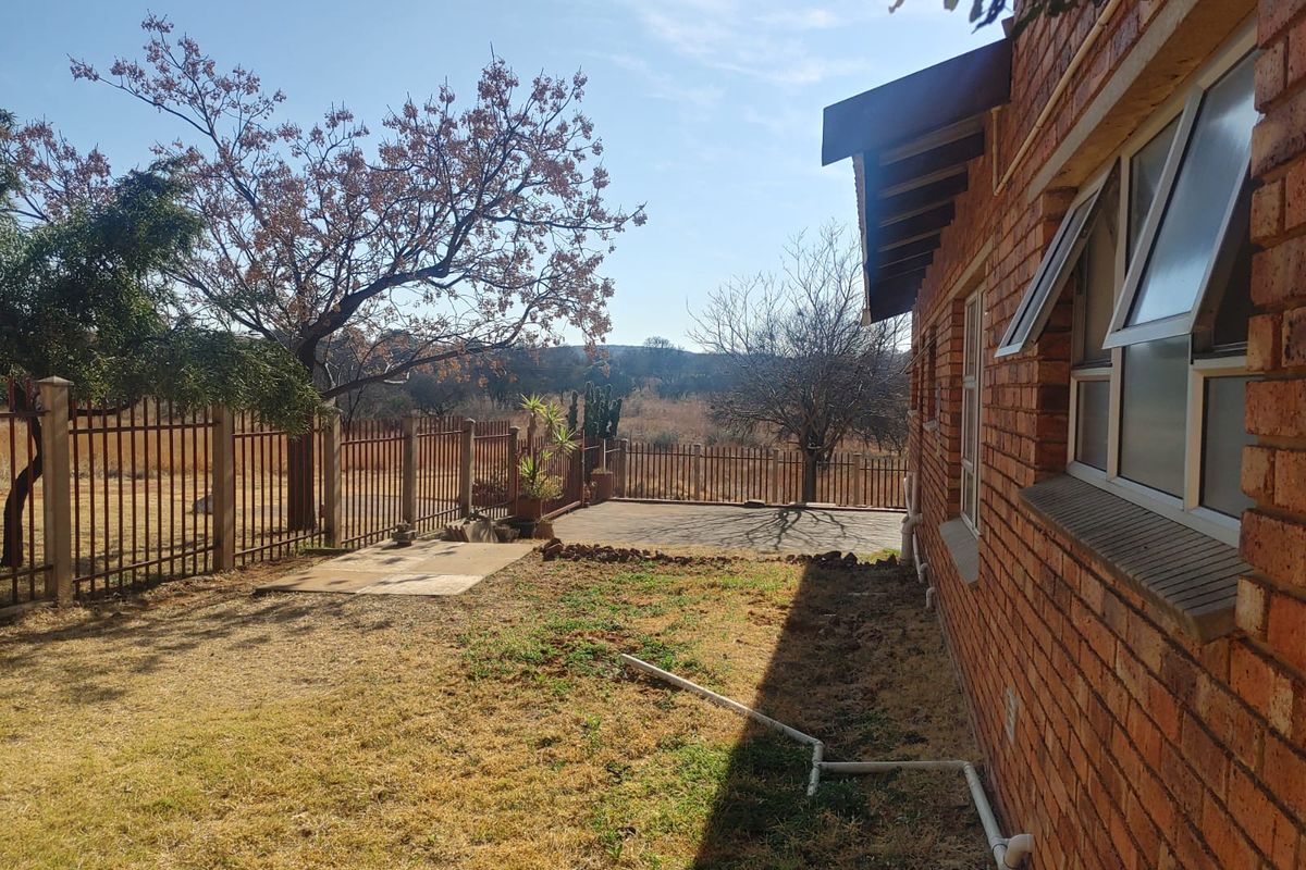 Charming 3-Bedroom Family Home for Sale in Vaaloewer - Photo 3