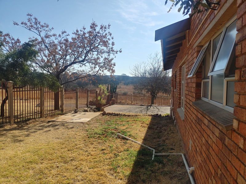 Charming 3-Bedroom Family Home for Sale in Vaaloewer - Photo 3