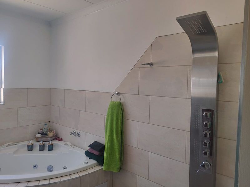 Charming 3-Bedroom Family Home for Sale in Vaaloewer - Photo 9