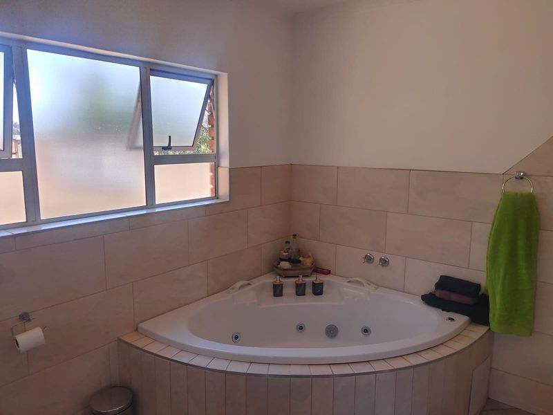 Charming 3-Bedroom Family Home for Sale in Vaaloewer - Photo 7