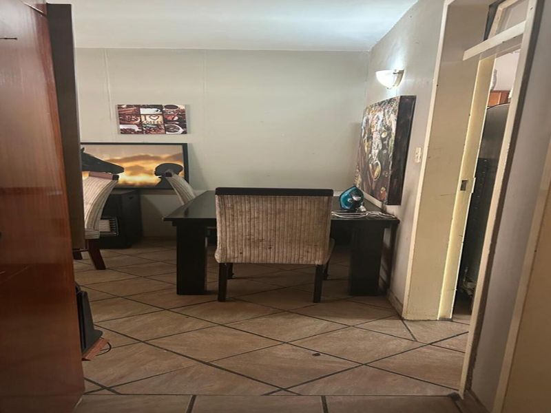 Lovely Ground Floor 2-Bedroom Flat – Packed with Potential! - Photo 7