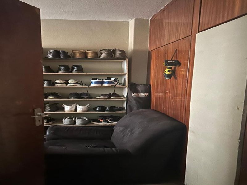 Lovely Ground Floor 2-Bedroom Flat – Packed with Potential! - Photo 4