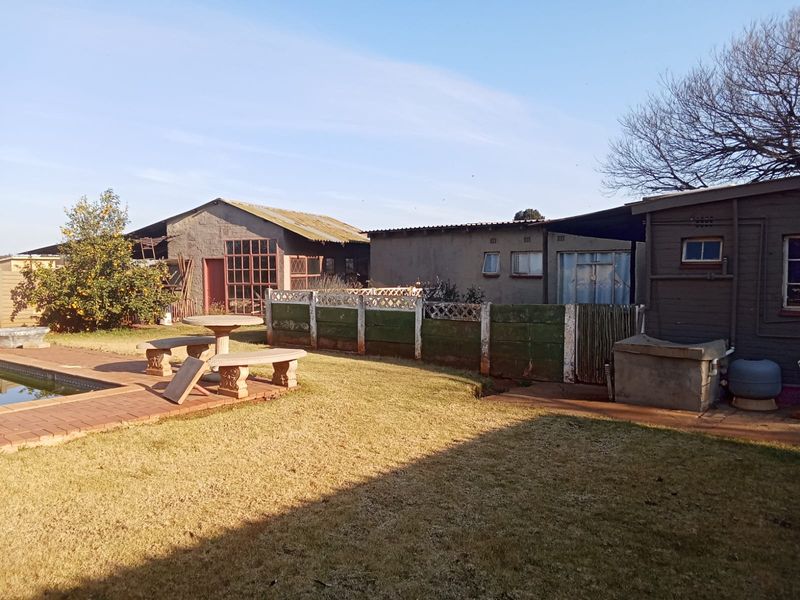Small Holding for sale - Photo 1