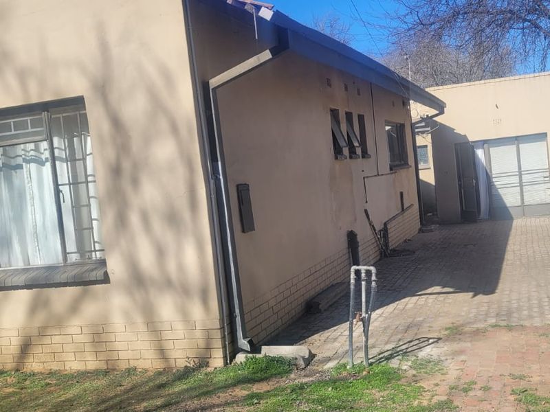 Spacious 9-Bedroom Commune for Sale – Excellent Investment Opportunity - Photo 10