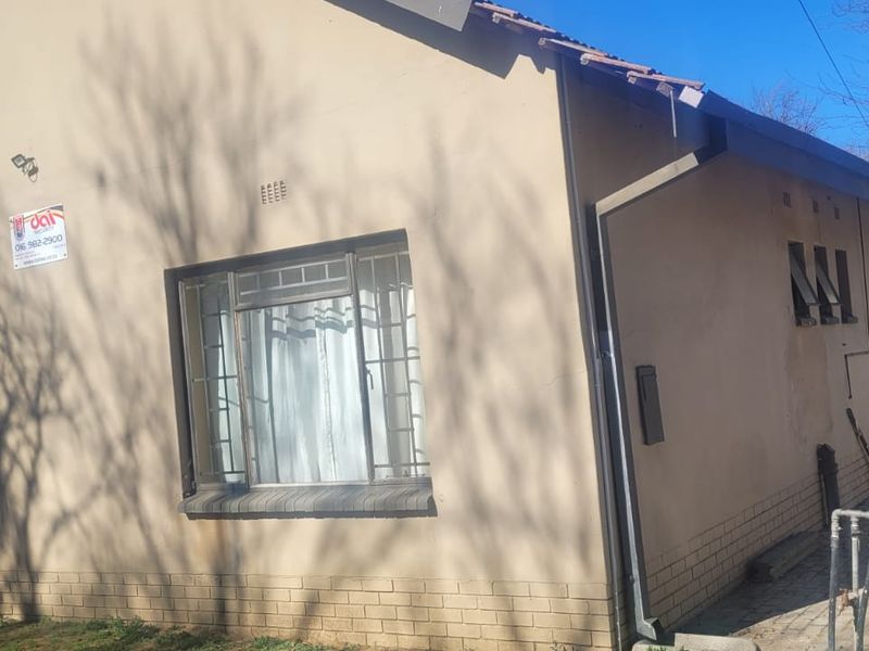 Spacious 9-Bedroom Commune for Sale – Excellent Investment Opportunity - Photo 8