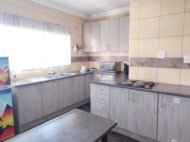 Spacious 9-Bedroom Commune for Sale – Excellent Investment Opportunity - Photo 4