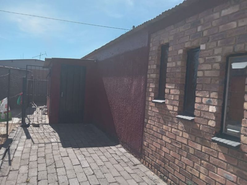 Charming Extended RDP Home with Excellent Investment Potential - Photo 9