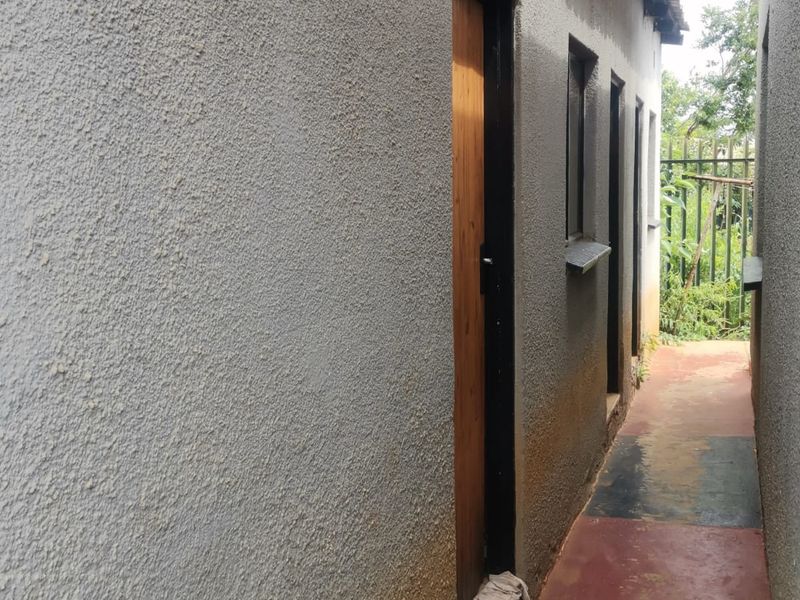 “Spacious Family Home with Extra Income Potential – Near Orange Farm Mall” - Photo 4
