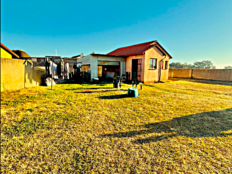 Charming Family Home with Spacious Yard – Great Investment Opportunity - Photo 5