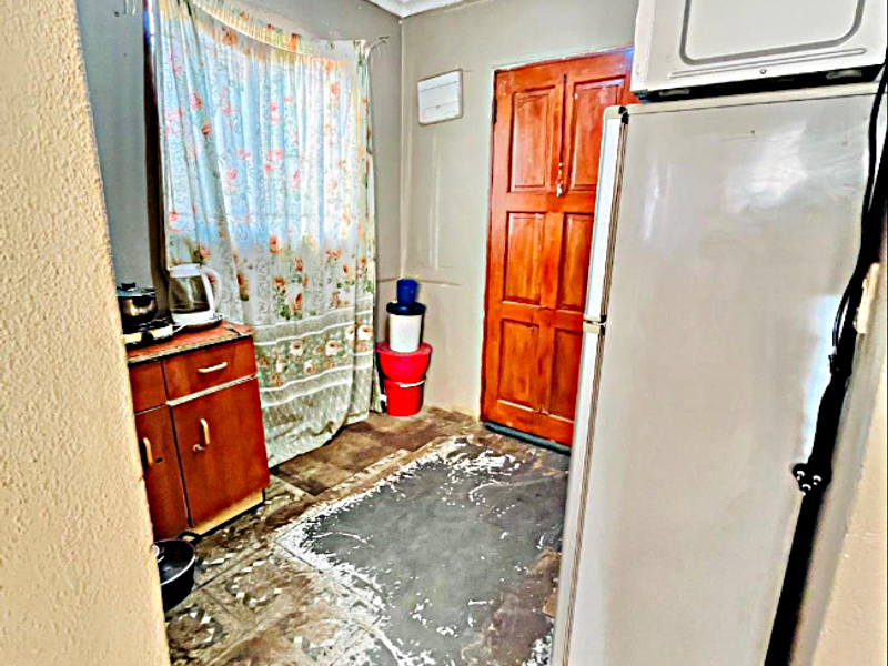 Charming Family Home with Spacious Yard – Great Investment Opportunity - Photo 8