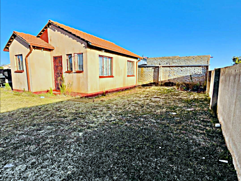 Charming Family Home with Spacious Yard – Great Investment Opportunity - Photo 7