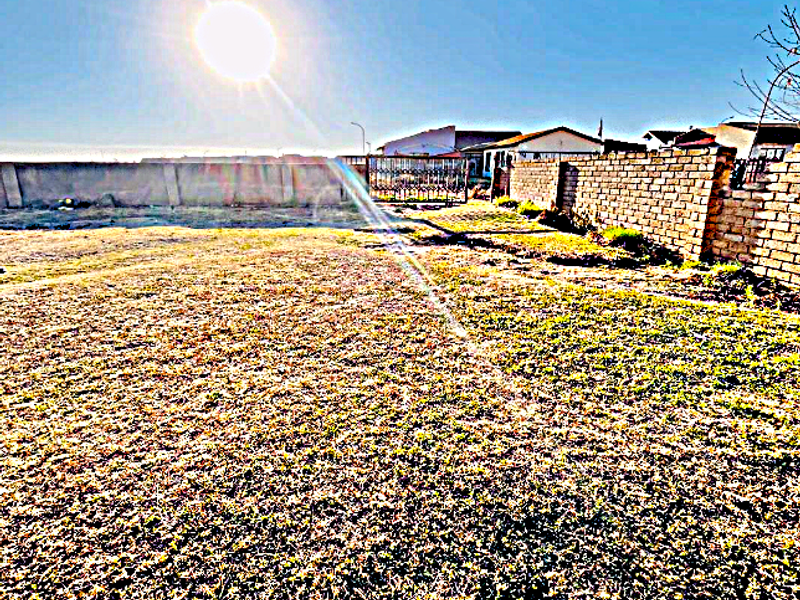Charming Family Home with Spacious Yard – Great Investment Opportunity - Photo 6