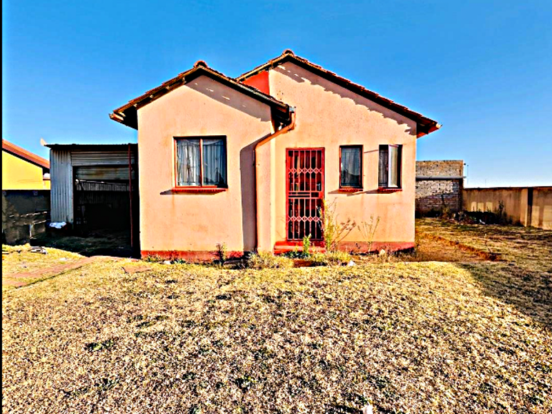 Charming Family Home with Spacious Yard – Great Investment Opportunity - Photo 4