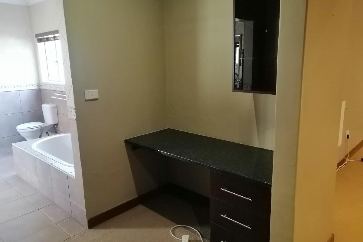 Be the first to view this beautiful house - Photo 4