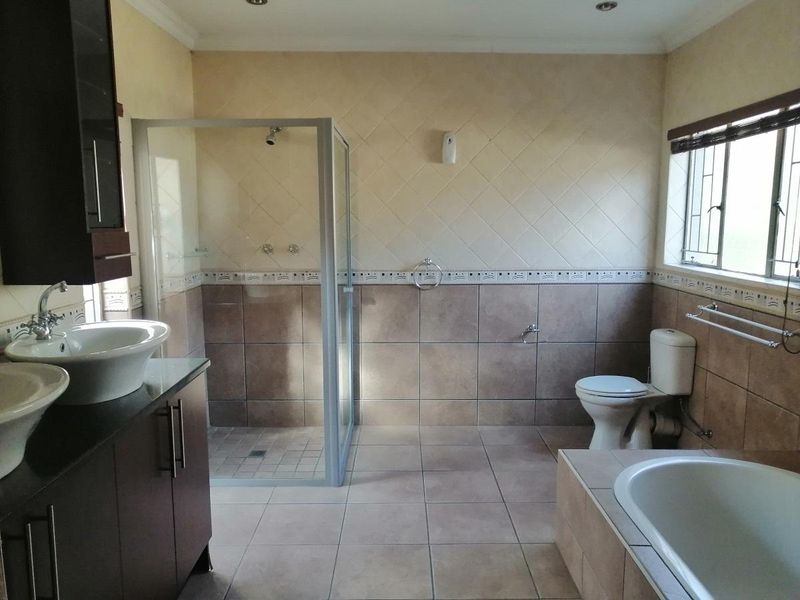 Be the first to view this beautiful house - Photo 5