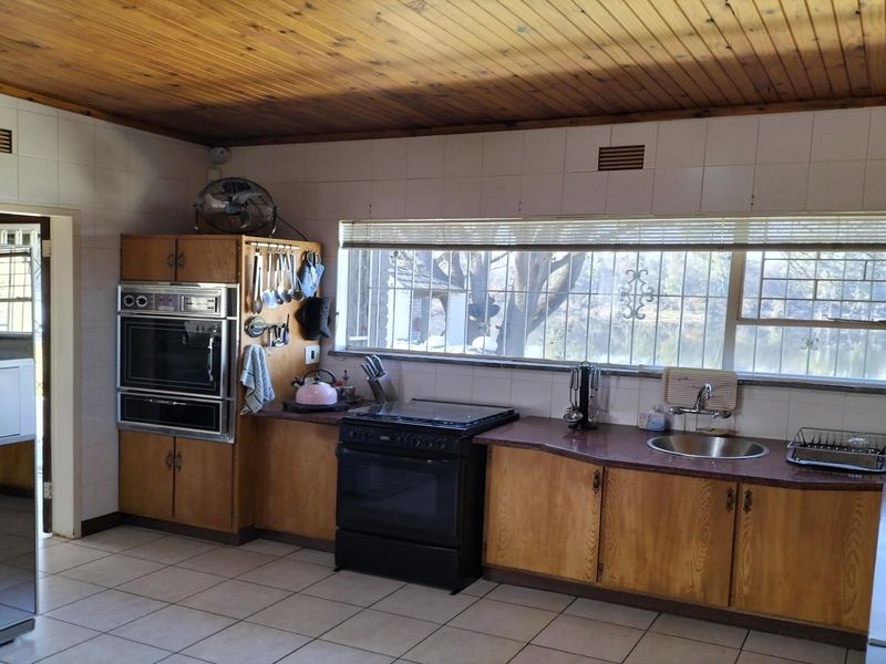 Stunning 3 bedroom home on the rivers edge in Lindequesdrift AH - Photo 7